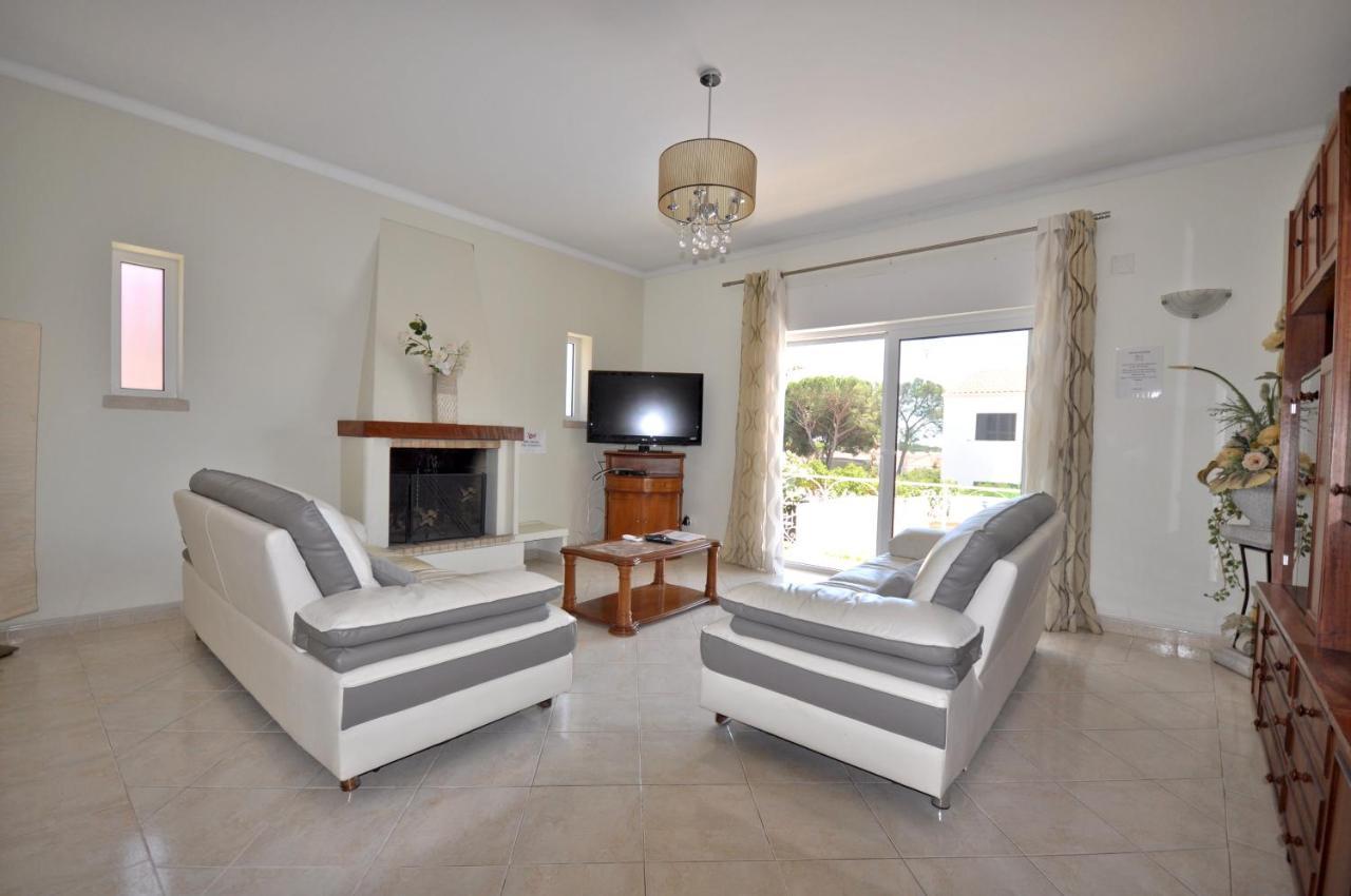 Well-Appointed Villa Is Situated In The Popular Resort Of Vilamoura Quarteira Luaran gambar