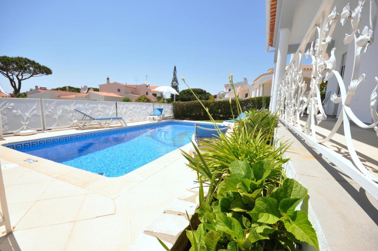 Well-Appointed Villa Is Situated In The Popular Resort Of Vilamoura Quarteira Luaran gambar