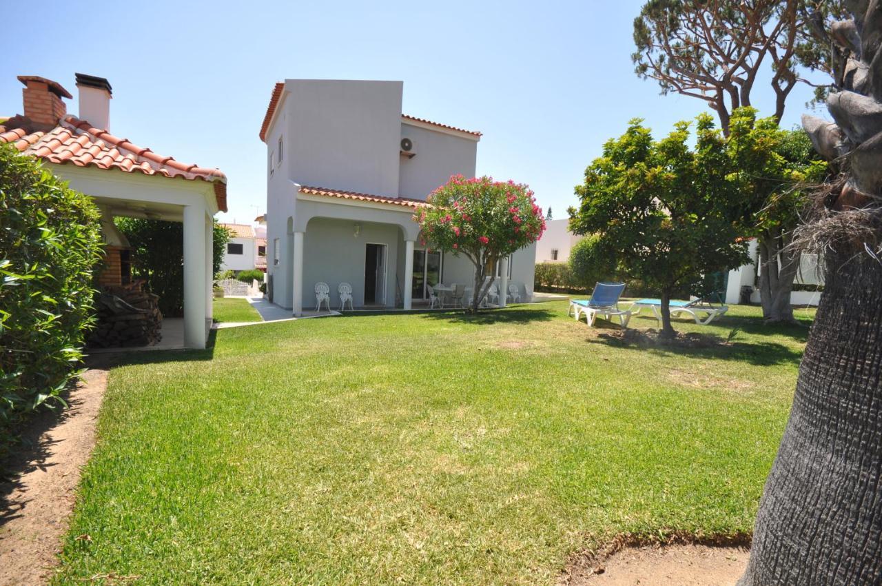 Well-Appointed Villa Is Situated In The Popular Resort Of Vilamoura Quarteira Luaran gambar