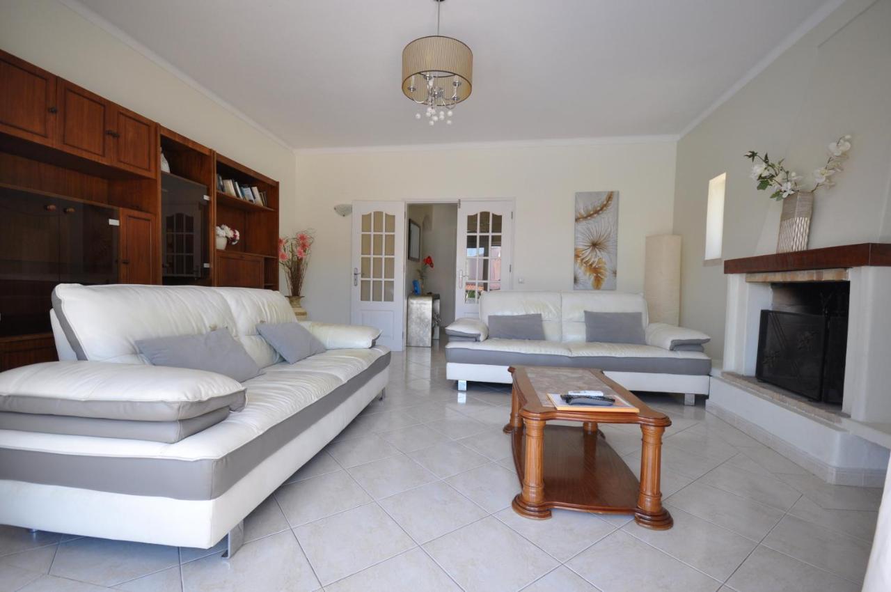 Well-Appointed Villa Is Situated In The Popular Resort Of Vilamoura Quarteira Luaran gambar