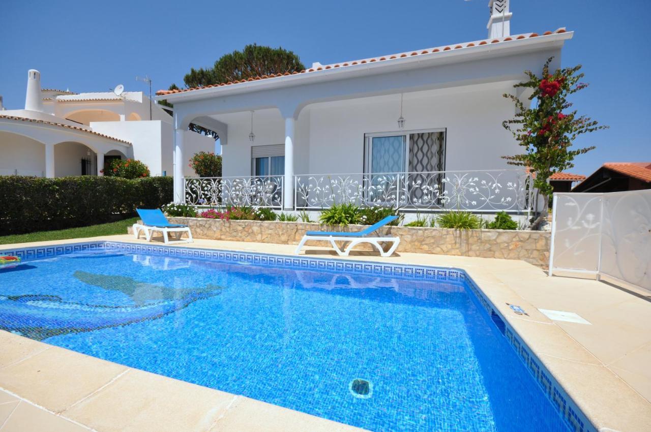 Well-Appointed Villa Is Situated In The Popular Resort Of Vilamoura Quarteira Luaran gambar