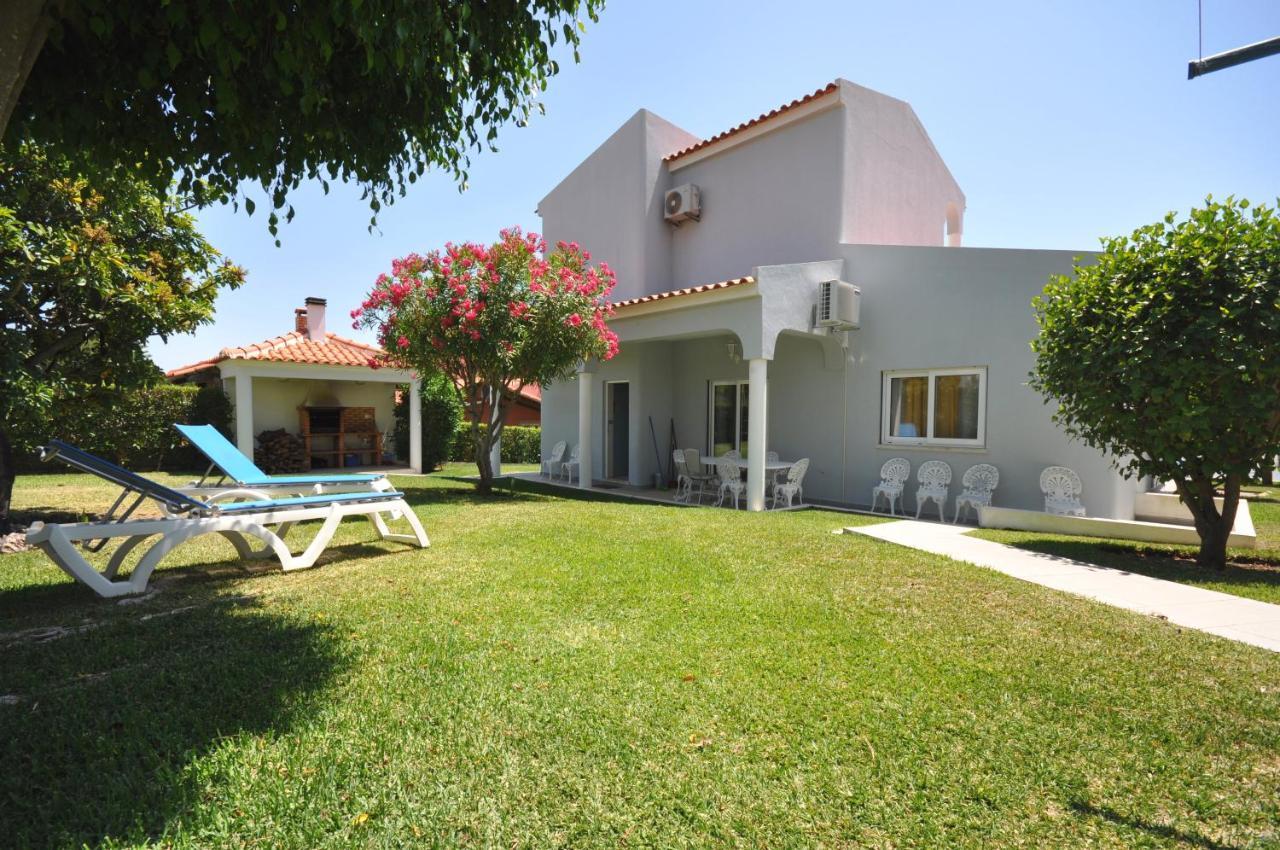 Well-Appointed Villa Is Situated In The Popular Resort Of Vilamoura Quarteira Luaran gambar