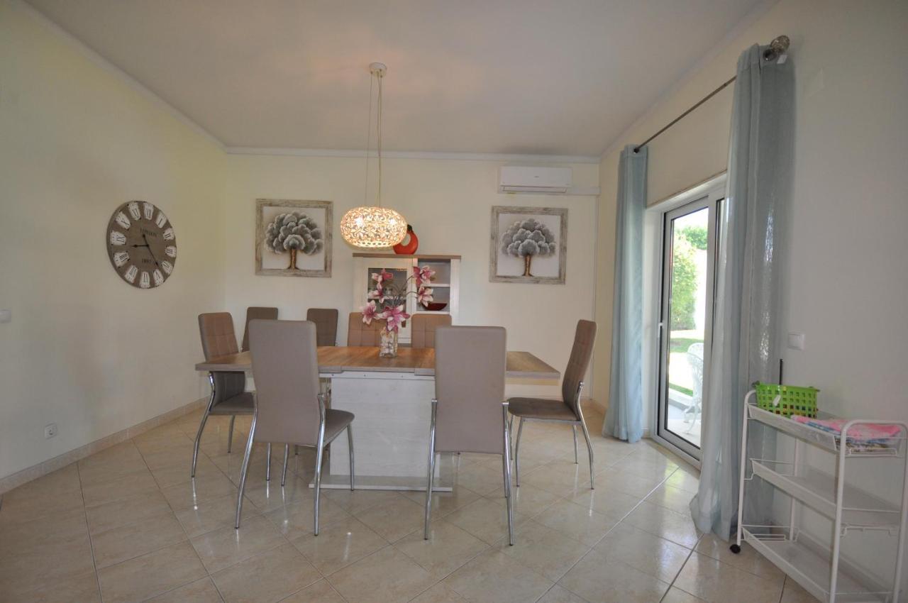 Well-Appointed Villa Is Situated In The Popular Resort Of Vilamoura Quarteira Luaran gambar