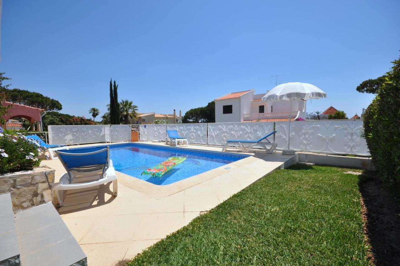 Well-Appointed Villa Is Situated In The Popular Resort Of Vilamoura Quarteira Luaran gambar