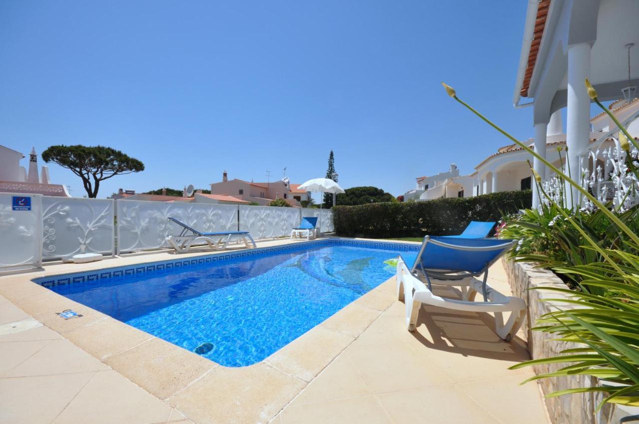 Well-Appointed Villa Is Situated In The Popular Resort Of Vilamoura Quarteira Luaran gambar