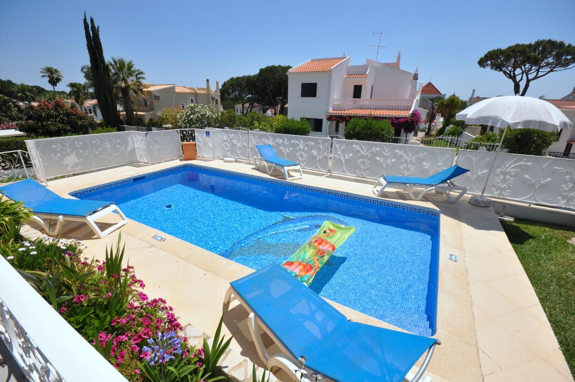 Well-Appointed Villa Is Situated In The Popular Resort Of Vilamoura Quarteira Luaran gambar